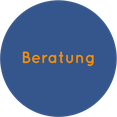 Blauer Button mit orangem Text Beratung führt zur Seite Beratung