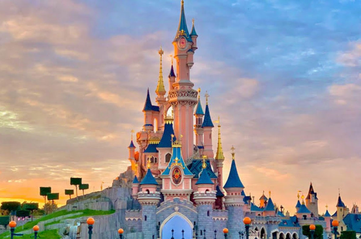 Best things to do in France - Disneyland Paris Copyright Loriel - European Best Destinations