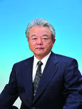 富川盛武氏