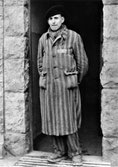 Marcel Bloch en habit de déporté (1945)