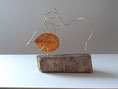 'Blatt im Wind' - Objekt aus Holz, Draht und getrocknetes Blatt