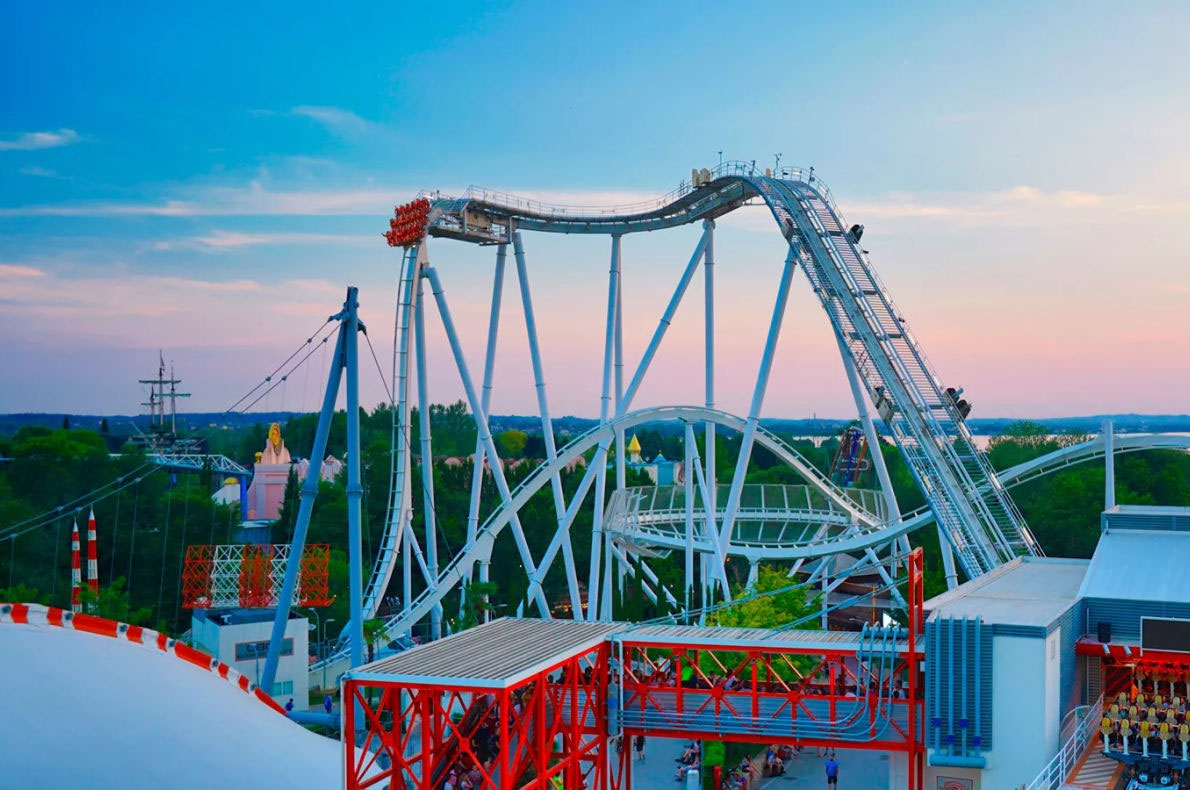 Gardaland park blue tornado - Les meilleurs parcs d'attractions d'Europe - Copyright Spencer Wright