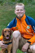 Reinhard Dorfer mit Hund Amie (Hundeführer  / Materialwart / Einsatzleiter)