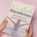 Cover des Buchs ‚Endlich Abnehmen‘ von Natascha Blumensaat – Workbook für Frauen, die emotionales Essen verstehen und ohne Diätstress abnehmen möchten.