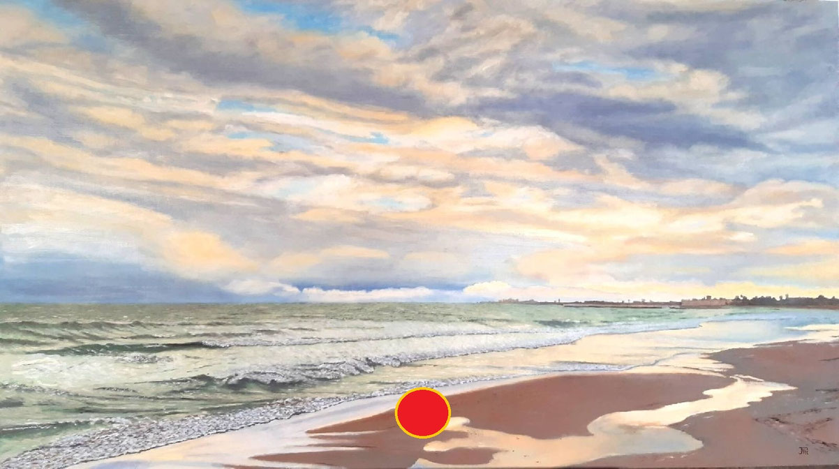 Playa de Pinedo con mar de tonos intensos y cielo parcialmente nublado en una tarde tranquila.