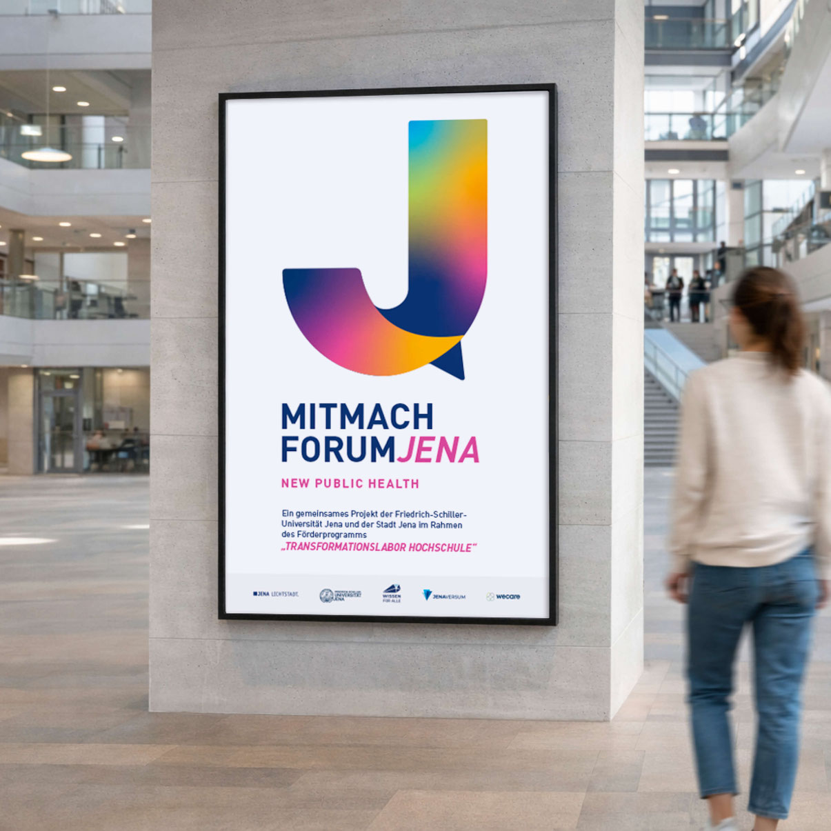 Plakat mit Logo und Farbverlauf für das Mitmachforum Jena im öffentlichen Raum als Teil des visuellen Erscheinungsbilds