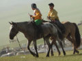 Enfant à cheval en steppe  