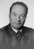 Portrait von Wilfried Poppe in schwarz-weiß