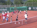 Aufwärmen vor den Tennisübungen