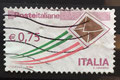 2001 - TIMBRE ITALIEN - LETTRE ET COULEUR NATIONALE dessiné par Antonio CIABURRO