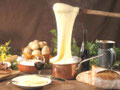 présentation de l'Aligot plat emblématique et festif de l'Aveyron