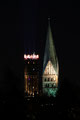 Besondere Sichtweise: Der Wasserturm direkt neben der St. Johannis - Kirche