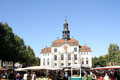 Lüneburger Rathaus mit Wochenmarkt