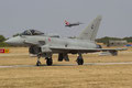 Auf dem Weg ins Static, im Hintergrund startet die dänische F-16 zu ihrer Vorführung.