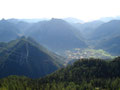 Der Wetterbericht war für heute Samstag wieder einmal traumhaft, zumindest in den Bergen. Darum nutzten Margit und ich den Tag und fuhren mit der ersten Gondel auf den Feuerkogel. Oben angekommen genossen wir den ersten Talblick auf Ebensee ...