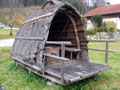 Als ein weiteres Highlight dieser oberösterreichischen Tour, erwies sich die Begutachtung einer urigen Holzfällerhütte. Massives Holz, nur mit Rinde eingedeckt – einfach fantastisch!