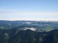 Teilweise hingen aber noch immer Nebelfetzen im Tal, wie hier sehr schön zu erkennen ist.