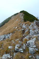 … schon eilten wir den steinigen Grat entlang zum Hochkogel (1774m).