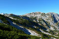 Ein Blick zurück zur Bergstation zeigte die eigentlich skurrile Bergwelt  des Dachsteingebirges.