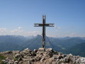 Ein kleines aber feines Gipfelkreuz schmückte diesen aussichtsreichen Berg des Salzkammergutes.