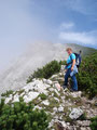 ... regelrecht an die  Bergwände.