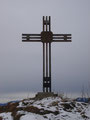 Rechts neben dem Plumpsklo stand dann auch das hauseigene „Gipfelkreuz“ der Ennser Hütte.