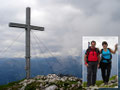 Nach dem ich einen Rückzieher machte und die Kräfte doch nicht mit dem Schaf messen wollte, stiegen wir zum Gipfelkreuz des 1975m Hohen Sarstein auf. Auch das Gipfelfoto durfte natürlich auch nicht vergessen werden!