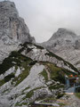 Nach einer kurzen Rast führt mein Weg von der Welserhütte weiter. Vor mir ist eine Gruppe in Sicht, die hier oben übernachtet hat.