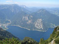 Tiefblick auf den Gr. Sonnstein und den Kl. Sonnstein mit dem Traunsee