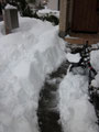 せっせと雪かきスタートです。
