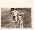 1973 - Einschulung; man beachte den Flunsch den ich ziehe! Wie kann man mir ein Fahrrad schenken?! Ich war total enttäuscht....