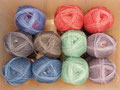 Pro Lana Golden Socks Stretch Tannheim - 4-fach Sockenwolle mit Farbverlauf für zwei identische Socken durch Kennzeichnung des Rapportbeginns, 70% Schurwolle, 23% Polyamid, 7% Polyester Elité, Lauflänge 400m/100g, Schonwaschgang bis 40°