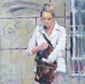 Original Kunstwerk 15x15: Dunkelbraune Tasche mit wichtigem Inhalt, blickfangende Geste. 
