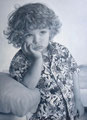 Kind im Nachdenken, Kinderportrait im fotorealistischen Stil, Kinderportrait in Öl, Ölmalerei, Auftragskunst, Auftragsportrait, Originalkunst