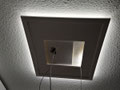 Nach der Montage werden die LED-Strips getestet.