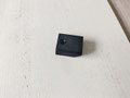 Eine kleine Abdeckung für die Kabel, die...