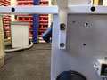 An der Rückseite der Bandsäge werden die Original löcher auf ein M8 aufgebohrt und mit Inbusschrauben befestigt.