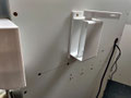...an der Rückwand in der Mitte vom Abluftrohr montiert wird.
