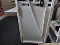 Rechts außen befindet sich ein Kanal für die Verdrahtung zu den Steckern auf Schrank 1.