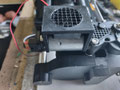 ...den Motor gesteckt. Der Lüfter wird zum Motor geklemmt.