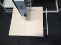 Die 10mm Sperrholzplatten werden zugeschnitten und mit Montagekleber auf die Rahmen geklebt.