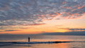 3ｰ6「秋の夕暮れ」藤沢市・江の島海岸 / 向江：秋の落日、辺りを染めるような夕陽と素晴らしい雲と釣り人を絡めシャッターを切りました。