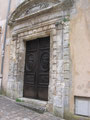 Châteaudun :  Un joli portail dans la rue Saint Lubin.