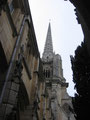 La flèche de la cathédrale vue du cloître.