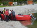 Sicherungsboot wird gewassert