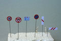 Selbst gedruckte, epochengerechte Verkehrsschilder