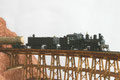 Eine 4-truck Shay Dampf-lokomotive mit Holztransport