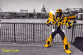 Bumblebee tranformers guy - Millénium bridge - London