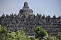De grootse boeddhistische piramide uit de 9e eeuw staat vlak bij de culturele hoofdstad van Java Indonesie; Jogyakarta.