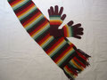 Modell. SSet210 -  Regenbogenschal & -handschuhe im Set